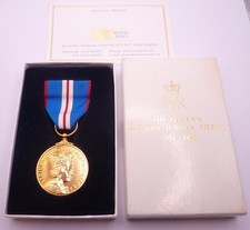 QUEEN ELIZABETH GOLDEN JUBILEE MEDAL 2002 IN CASE WITH COA (A)