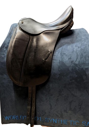 Gfs dressage saddle 1 - -, 1/2