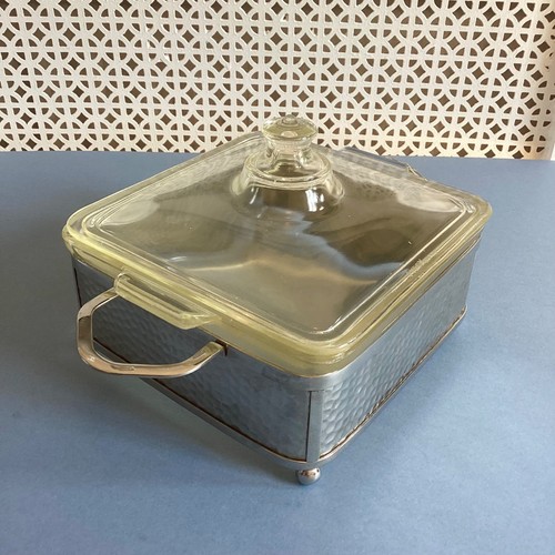 Pyrex square casserole dish