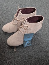 Toms Women’s Suede Wedge