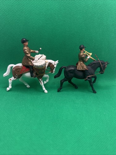 Britains eyes right - right, mounted