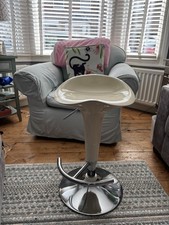 Beautiful Designer style retro Bar Stool. Colour Cream. Hardly used.