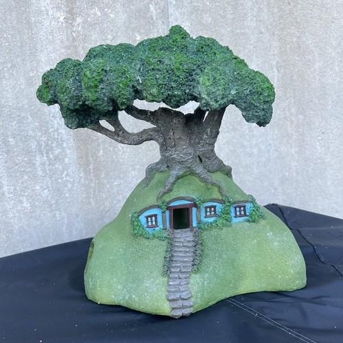 Hobbit house tree cave - hobbit,