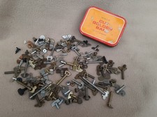 LARGE JOB LOT OF SMALL CLOCK WINDERS AND HAND ADJUST KNOBS