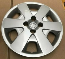 NEW GENUINE TOYOTA COROLLA YARIS 15" WHEEL TRIMS x4 LIGHT DAMAGE / SCRATCHES