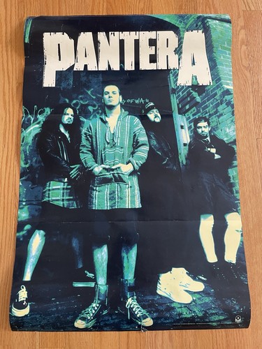 Pantera vulgar display of - -,