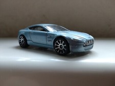 HOT WHEELS ASTON MARTIN V8