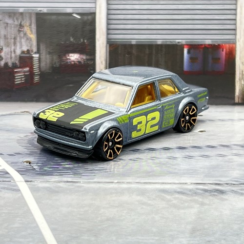 Hot wheels datsun - hot, bluebird