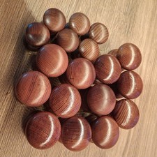 12 x 40mm pine door knobs & 6 x 30mm pine door knobs + screws