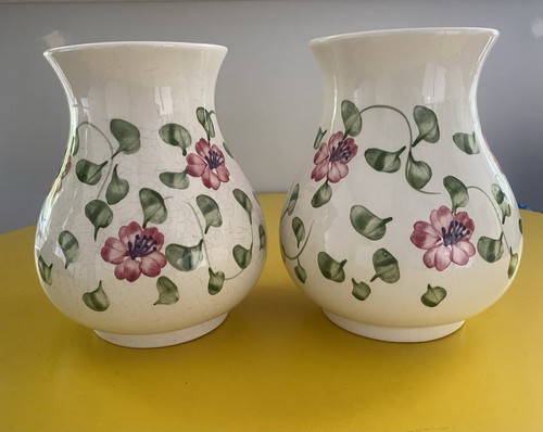 Two vintage rye - , pottery