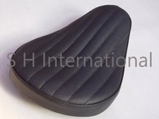 Solo Seat Tuck And Roll Black