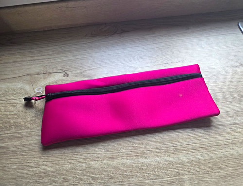 Hair straightener pouch with - hair,