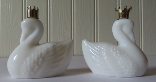 Vintage avon royal swan opaque - royal,