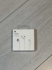 Apple EarPods In-Ear Headphones Lightning Connector Boxed New