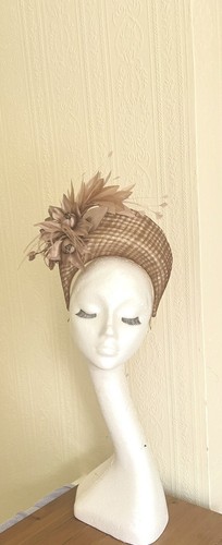 Nude and taupe - nude,