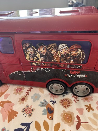 Bratz flashback fever tour - flashback,