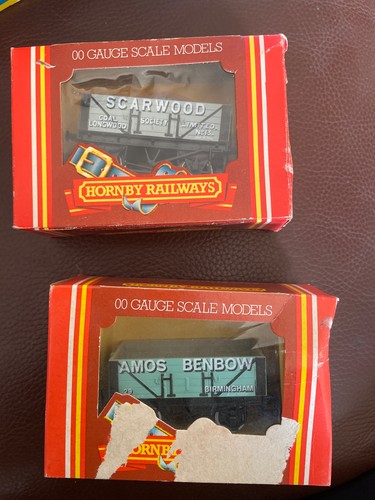 Hornby two railway trucks - , oo