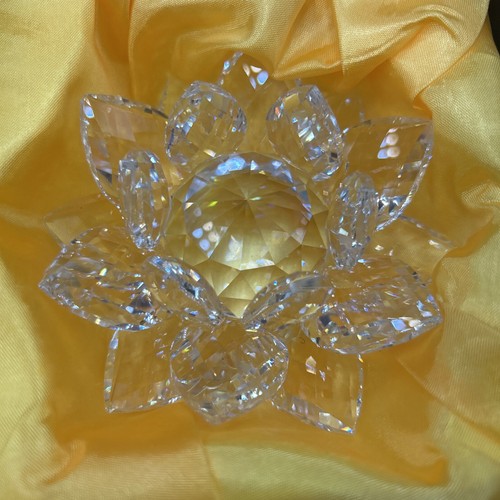 Small lotus attractive crystal - small,