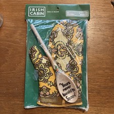 Vintage Gift Set Wooden Spoon & Oven Glove Kitchenalia Collectable Retro Kitsch