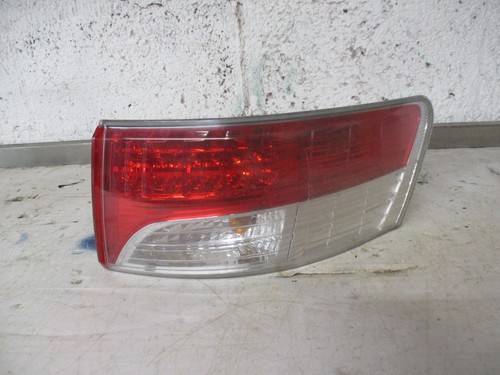 Toyota avensis right tail - right,