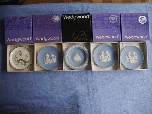 Wedgwood trinket dishes - trinket,