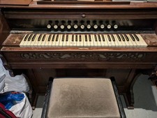 Vintage pump harmonium - in