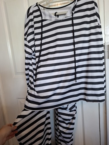 Black white striped prison - &,