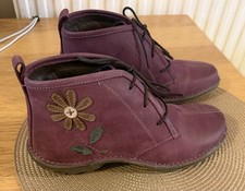 Women’s MOSHULU Leather