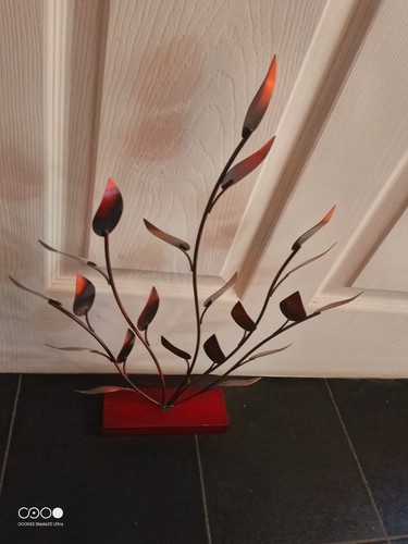 Freestanding metal leaf - metal,