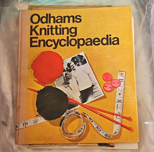 Odhams knitting encyclopaedia - odhams,