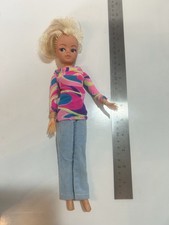 Vintage 1970s/1980's Sindy Doll 033055X 2 gen 1077