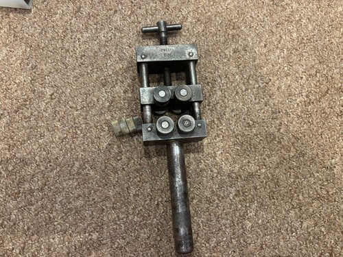 Lathe tool knurling - -,