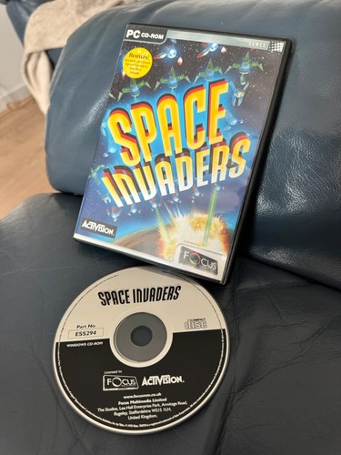 Space invaders - space,