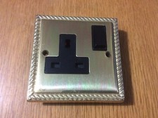 Contactum Polished Georgian Brass & Black 1G 1 Gang Wall Socket, Roped Edge