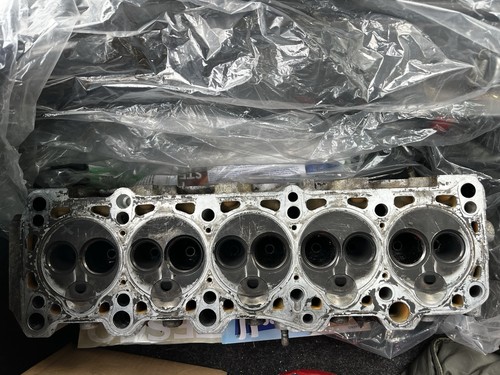 4d cylinder head - t4,