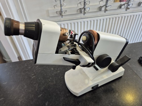Portable optical lensmeter - portable,