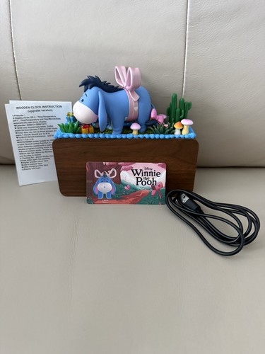 Hand decorated disney winnie - hand,
