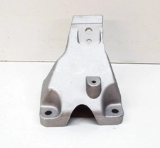 New LR090477 engine mount