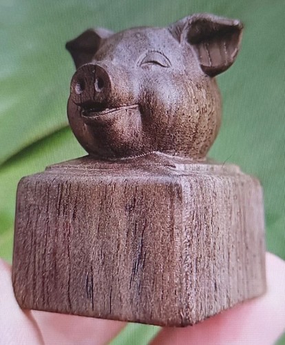 Wooden hand carved pig - ,