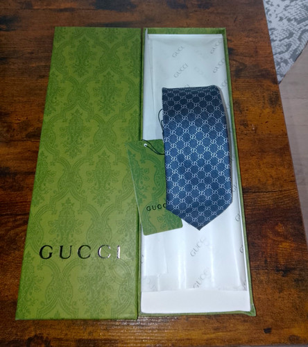 Gucci blue logo - gucci,