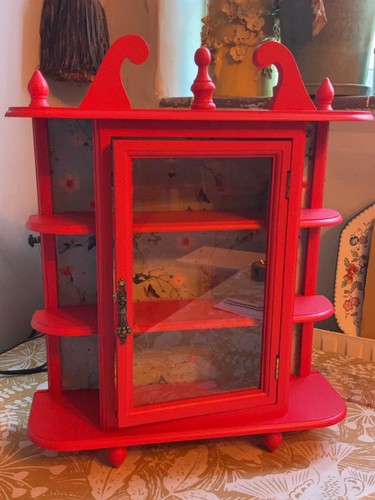 Small red upcycled display - small,