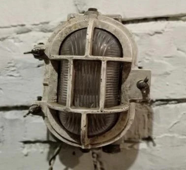 Iron oval bulkhead light - oval,