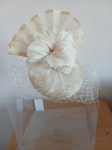 Beige carley fascinator - beige,