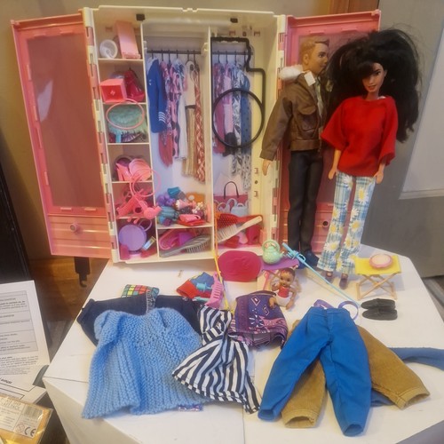 Barbie esmerelda ken wardrobe - barbie,