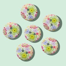 6x Floral Wooden Buttons –