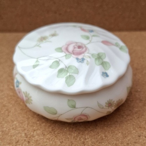 Wedgwood rosehip trinket box - rosehip,