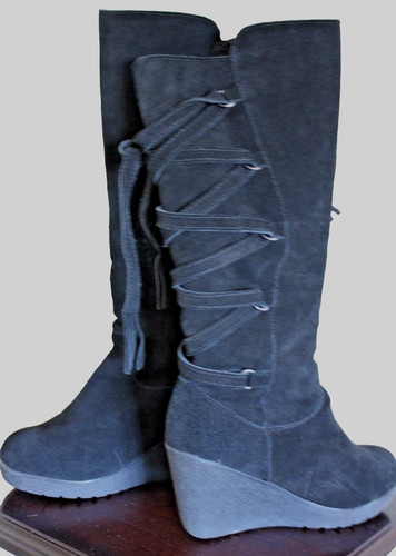 Bearpaw women black suede