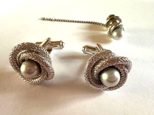 Black pearl cufflink set with - pearl,