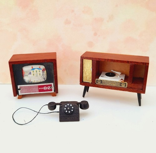 Vintage dolls house - vintage,