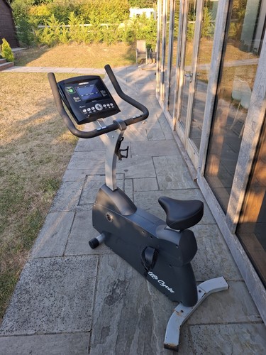 Life fitness upright cycle - c1,